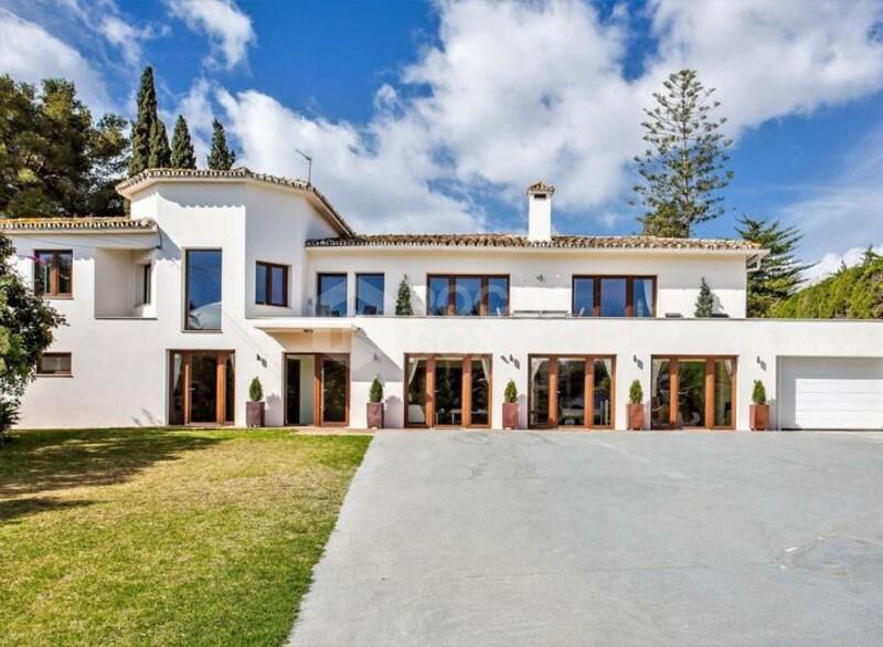 Villa de 8 dormitorios en Marbella, Spain No. 117816