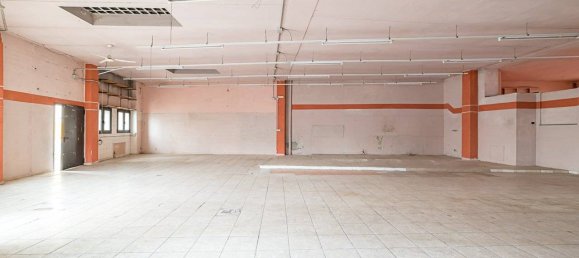 Propiedad comercial de 3 habitaciónes en Bra, Italy No. 211079 10