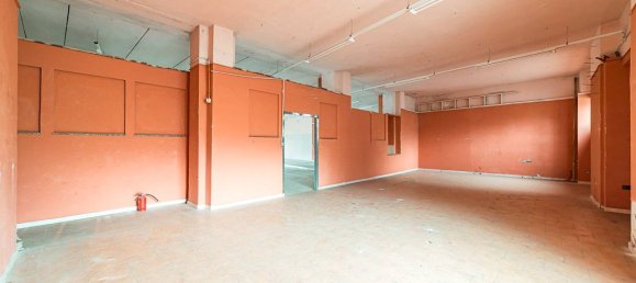 Propiedad comercial de 3 habitaciónes en Bra, Italy No. 211079 14