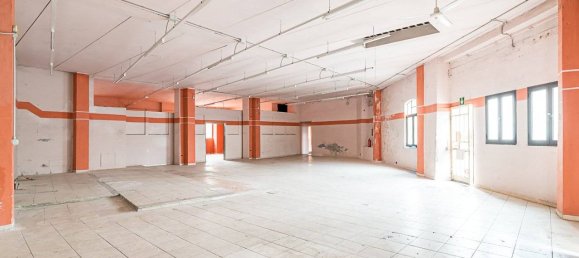 Propiedad comercial de 3 habitaciónes en Bra, Italy No. 211079 8