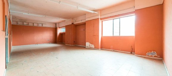 Propiedad comercial de 3 habitaciónes en Bra, Italy No. 211079 15