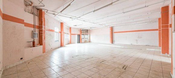 Propiedad comercial de 3 habitaciónes en Bra, Italy No. 211079 11