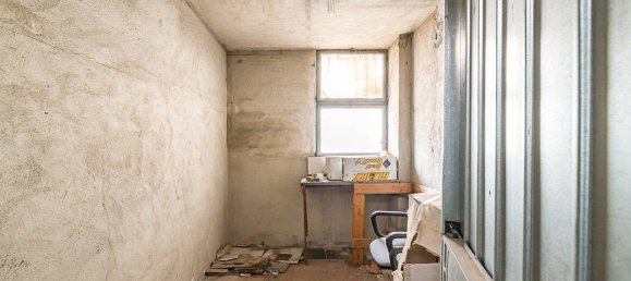 Propiedad comercial de 3 habitaciónes en Bra, Italy No. 211079 18