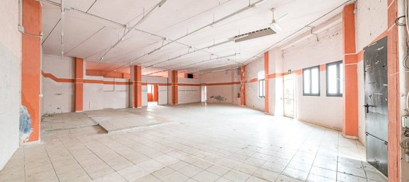 Propiedad comercial de 3 habitaciónes en Bra, Italy No. 211079 7