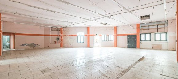 Propiedad comercial de 3 habitaciónes en Bra, Italy No. 211079 12