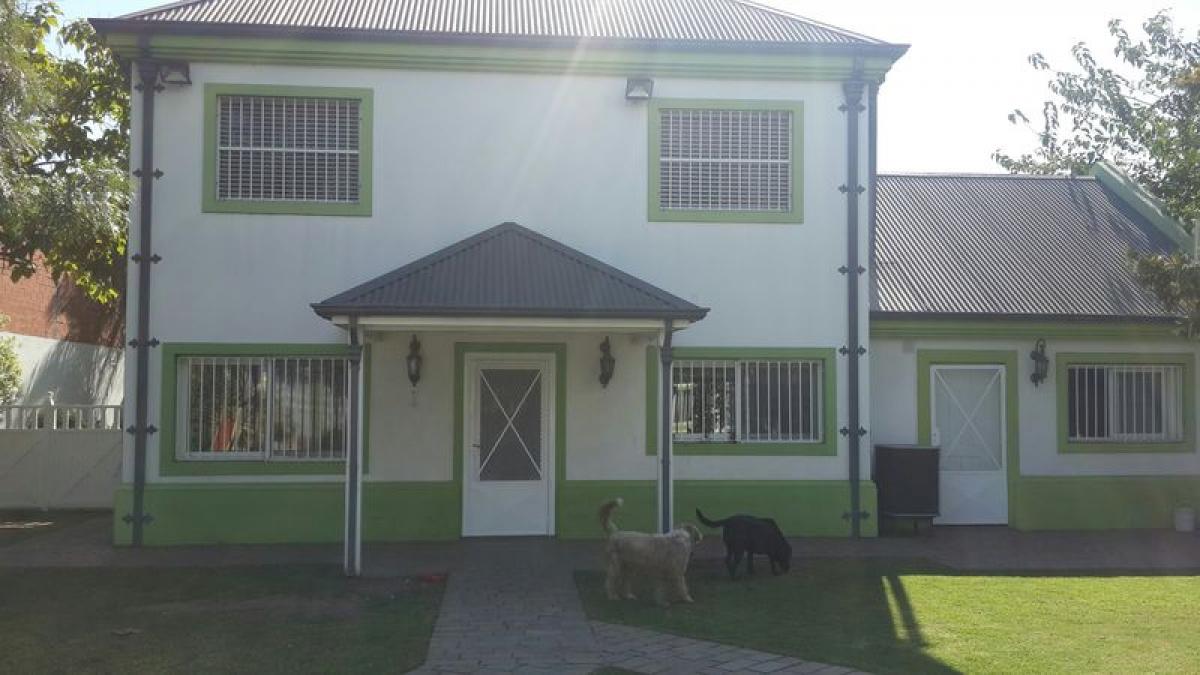 Casa de 3 dormitorios en Moreno, Argentina No. 60580