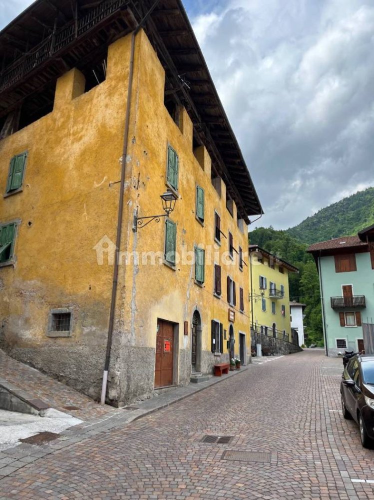 5-Zimmer Gebäude in Castel Condino, Italy, Nr. 323845