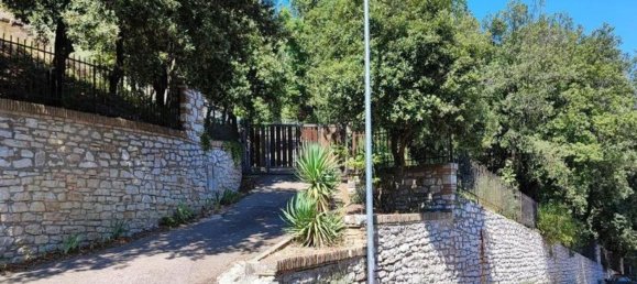 2-salle Appartement à Perugia, Italy No. 39004 5