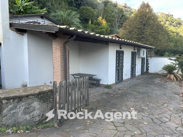 Вилла с 3 комнатами в Кастель Гандольфо, Италия № 12644