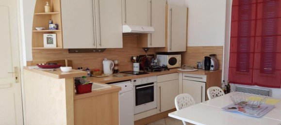 2 bedrooms Apartment in Saint-Cyr-sur-Mer, France No. 277604 4