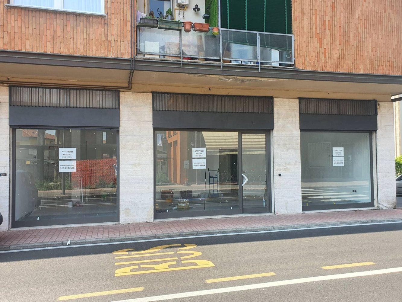  عقار تجاري في Limbiate, Italy 90متر مربع رقم 314719