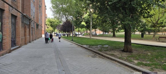 Apartamento de 3 dormitorios en Madrid, Spain No. 180844 2