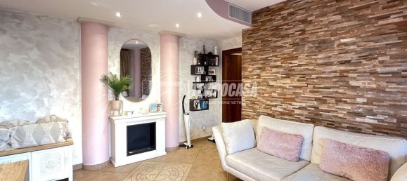 3-salle Appartement à Tribiano, Italy No. 122023 11