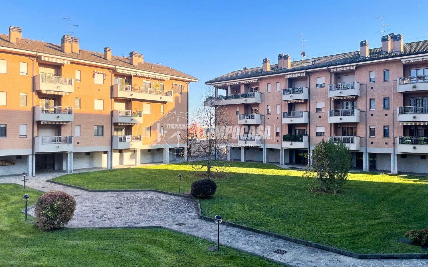 3-salle Appartement à Tribiano, Italy No. 122023