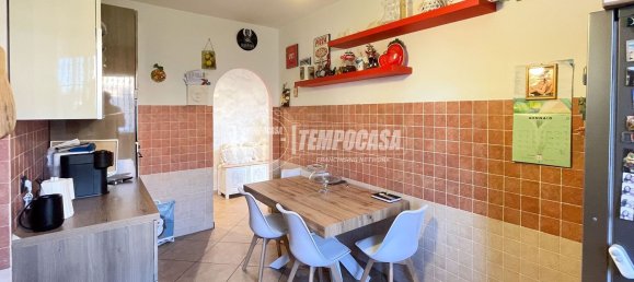 3-salle Appartement à Tribiano, Italy No. 122023 6