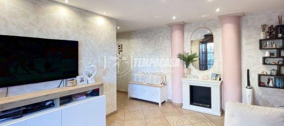 3-salle Appartement à Tribiano, Italy No. 122023 10