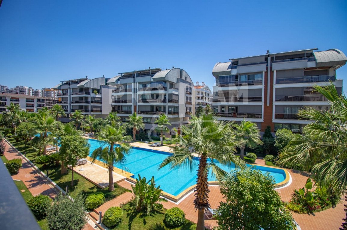 5 rooms Penthouse in Konyaalti, Turkey No. 27142