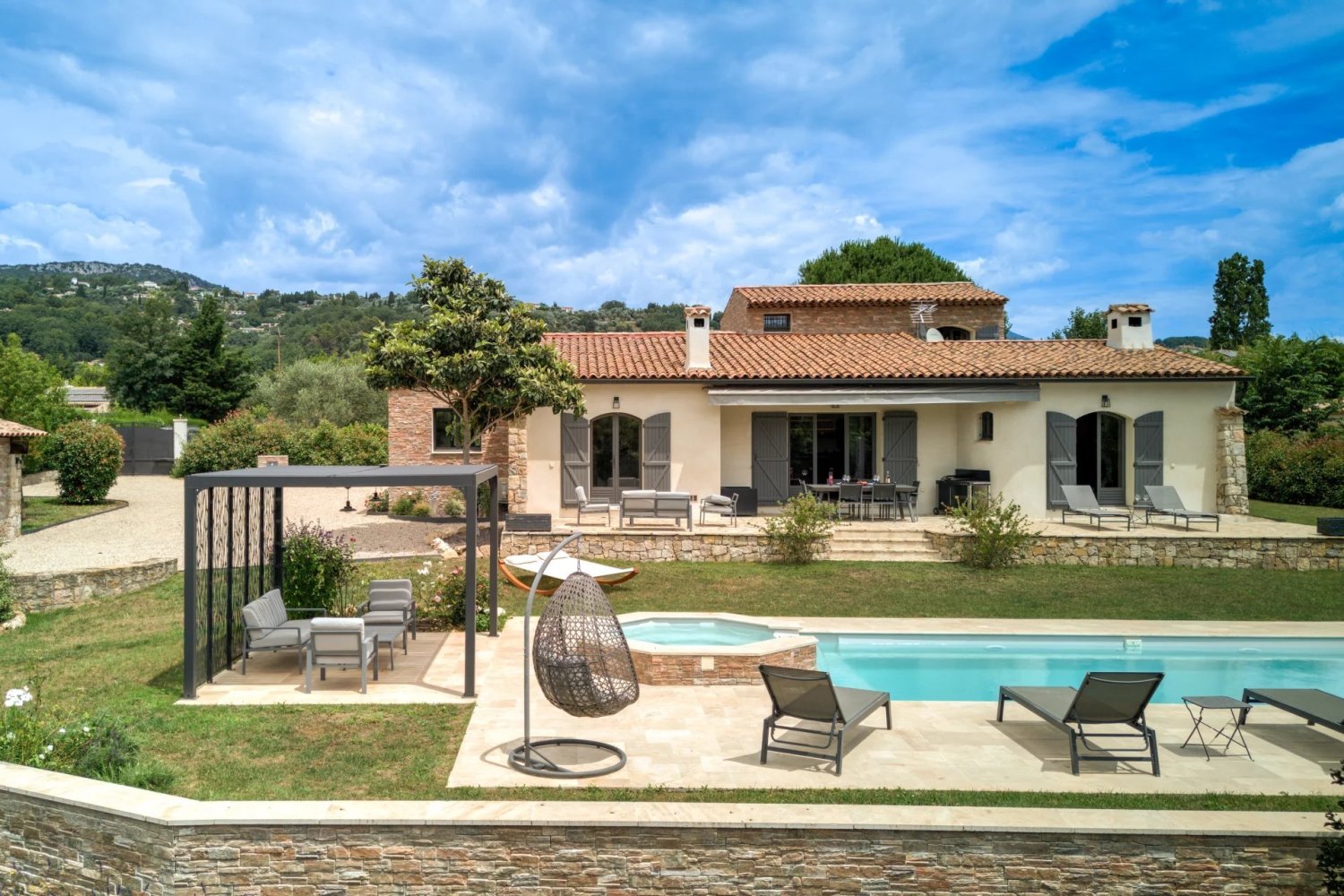 Villa de 4 dormitorios en Chateauneuf-Grasse, France No. 671