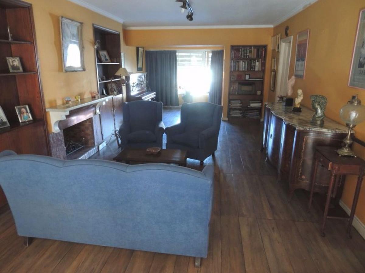 4 bedrooms House in Mar del Plata, Argentina No. 68219