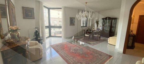 4 rooms Apartment in Bari, Italy No. 29417 3