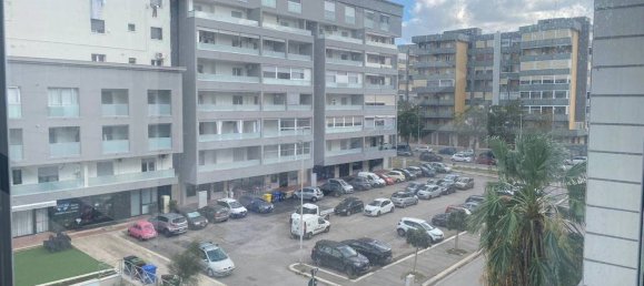 4 rooms Apartment in Bari, Italy No. 29417 29