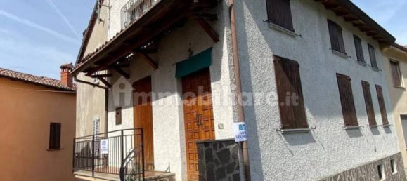 3 bedrooms Villa in Ziano Piacentino, Italy No. 172448 2