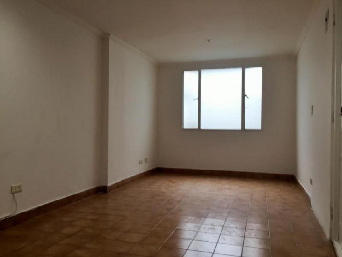 Casa de 3 dormitorios en Bogotá, Colombia No. 14629