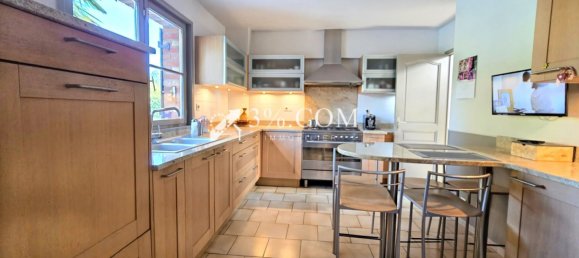 4 bedrooms Villa in Hem, France No. 157618 18