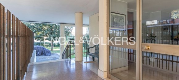 Квартира с 4 комнатами в Рим, Италия № 102934 33