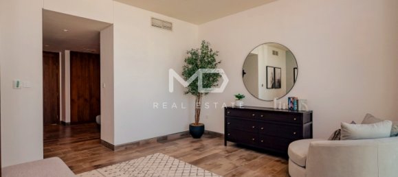 5 bedrooms Villa in Abu Dhabi, UAE No. 47601 5