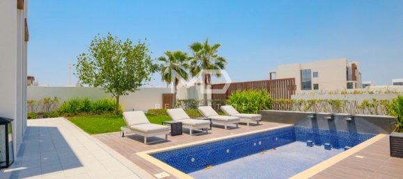 5 bedrooms Villa in Abu Dhabi, UAE No. 47601 17