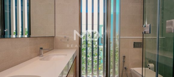 5 bedrooms Villa in Abu Dhabi, UAE No. 47601 13