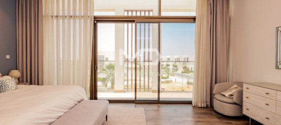 5 bedrooms Villa in Abu Dhabi, UAE No. 47601 60