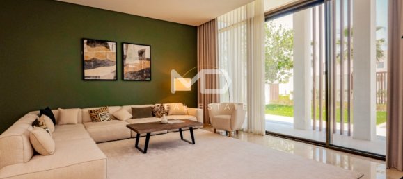 5 bedrooms Villa in Abu Dhabi, UAE No. 47601 39