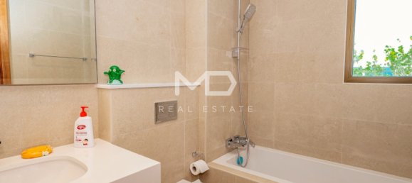 5 bedrooms Villa in Abu Dhabi, UAE No. 47601 15