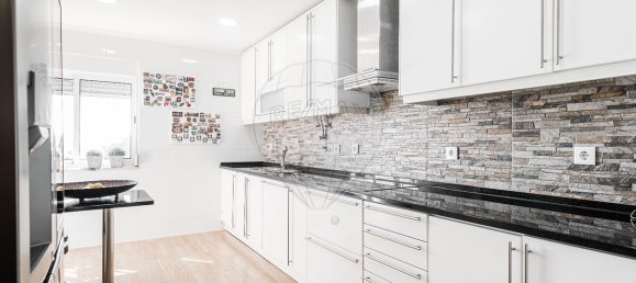 3 bedrooms Apartment in Lisbon, Portugal No. 143199 12