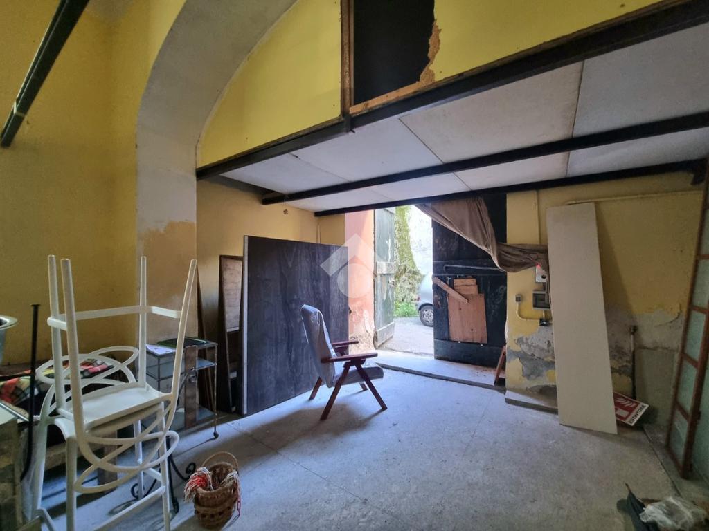 Склад с 2 комнатами в Генуя, Италия № 35800