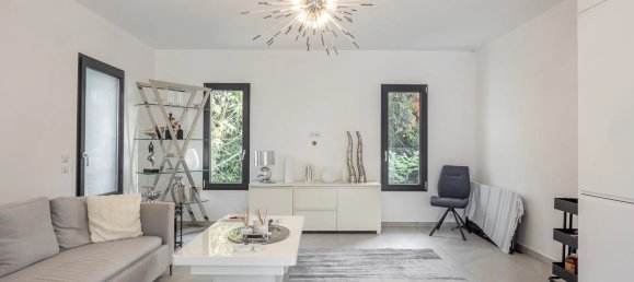 6 bedrooms Villa in Cannes, France No. 1943 8