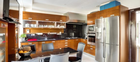 6 bedrooms Villa in Cannes, France No. 1943 6