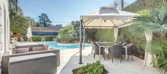 6 bedrooms Villa in Cannes, France No. 1943 3