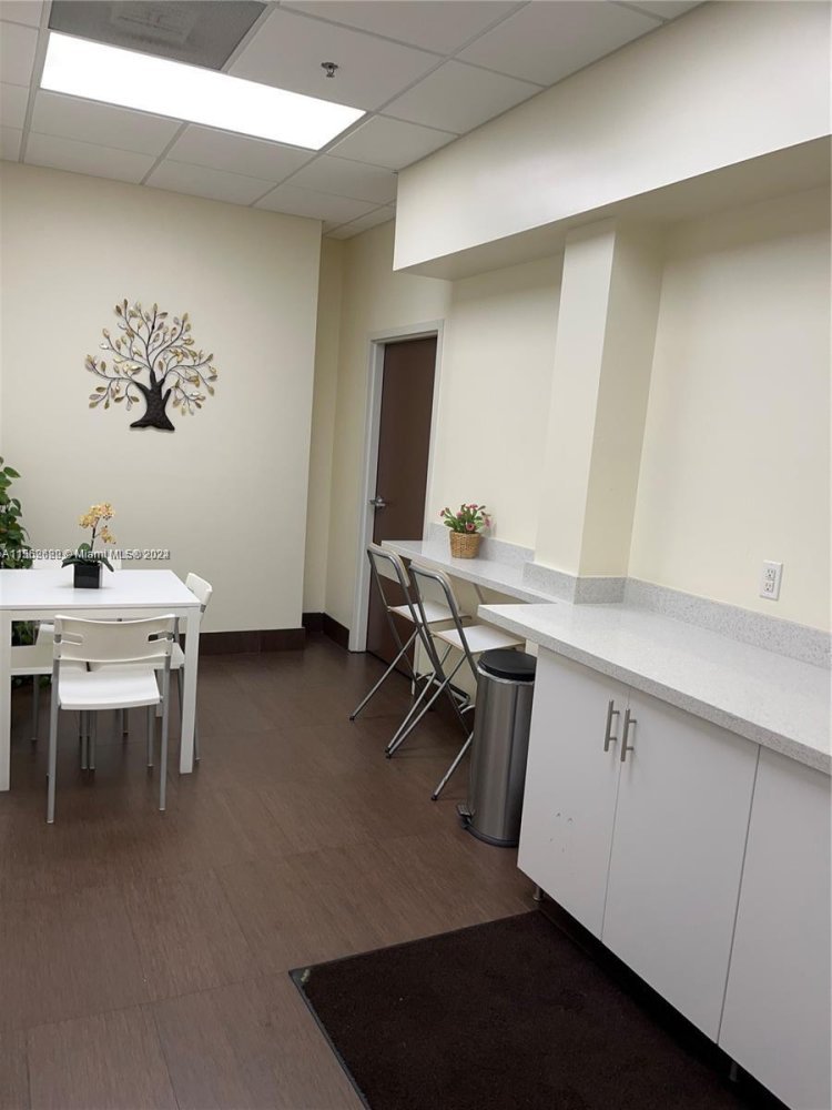 oficina en alquiler en Miami, Miami-Dade, Florida, USA № 613572