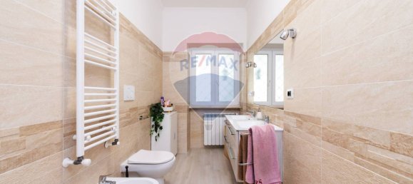 Квартира с 4 спальнями в Фьюмичино, Италия № 381920 7