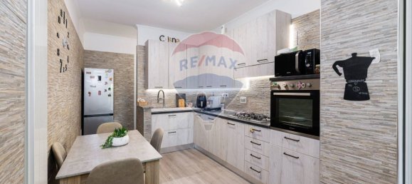 Квартира с 4 спальнями в Фьюмичино, Италия № 381920 4