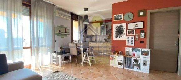 3 rooms Apartment in Gualtieri, Italy No. 35052 5