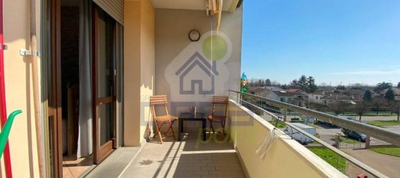 3 rooms Apartment in Gualtieri, Italy No. 35052 9