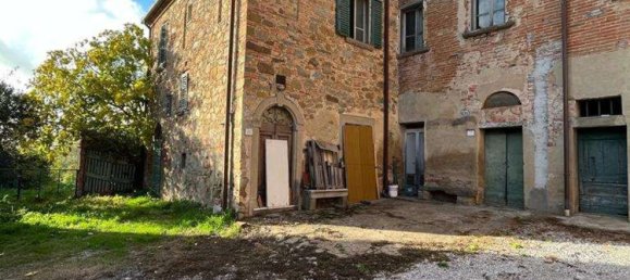 Casa de 12 divisões em Foiano della Chiana, Italy N.º 130614 2