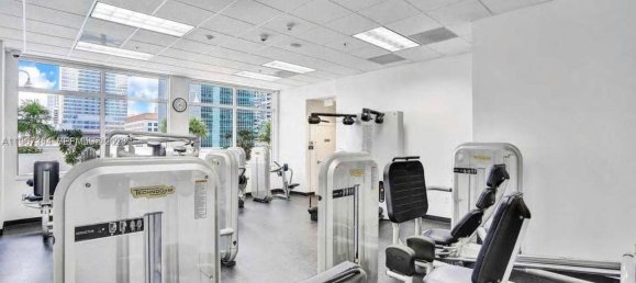 1 Schlafzimmer Gewerbliche Immobilien in Miami, USA, Nr. 615945 9