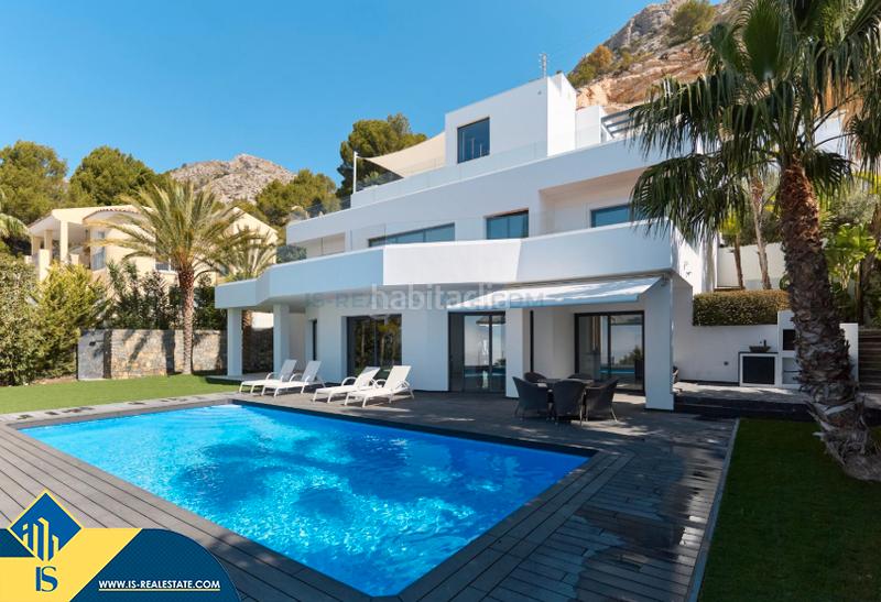 5 bedrooms Villa in Altea, Spain No. 258090
