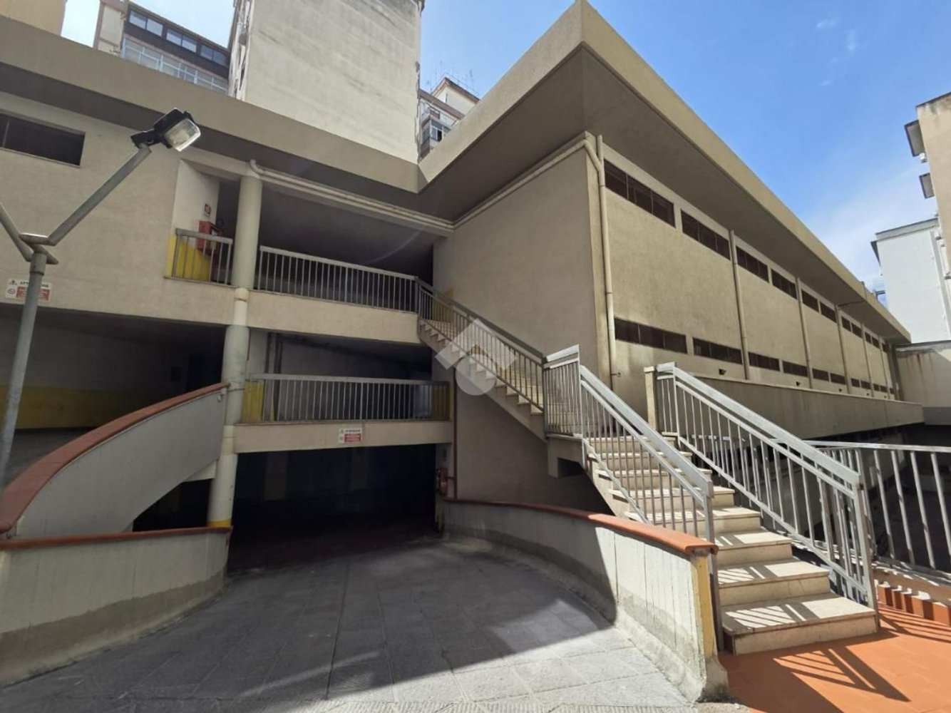 Garaje en Palermo, Italy 17 m² No. 327884