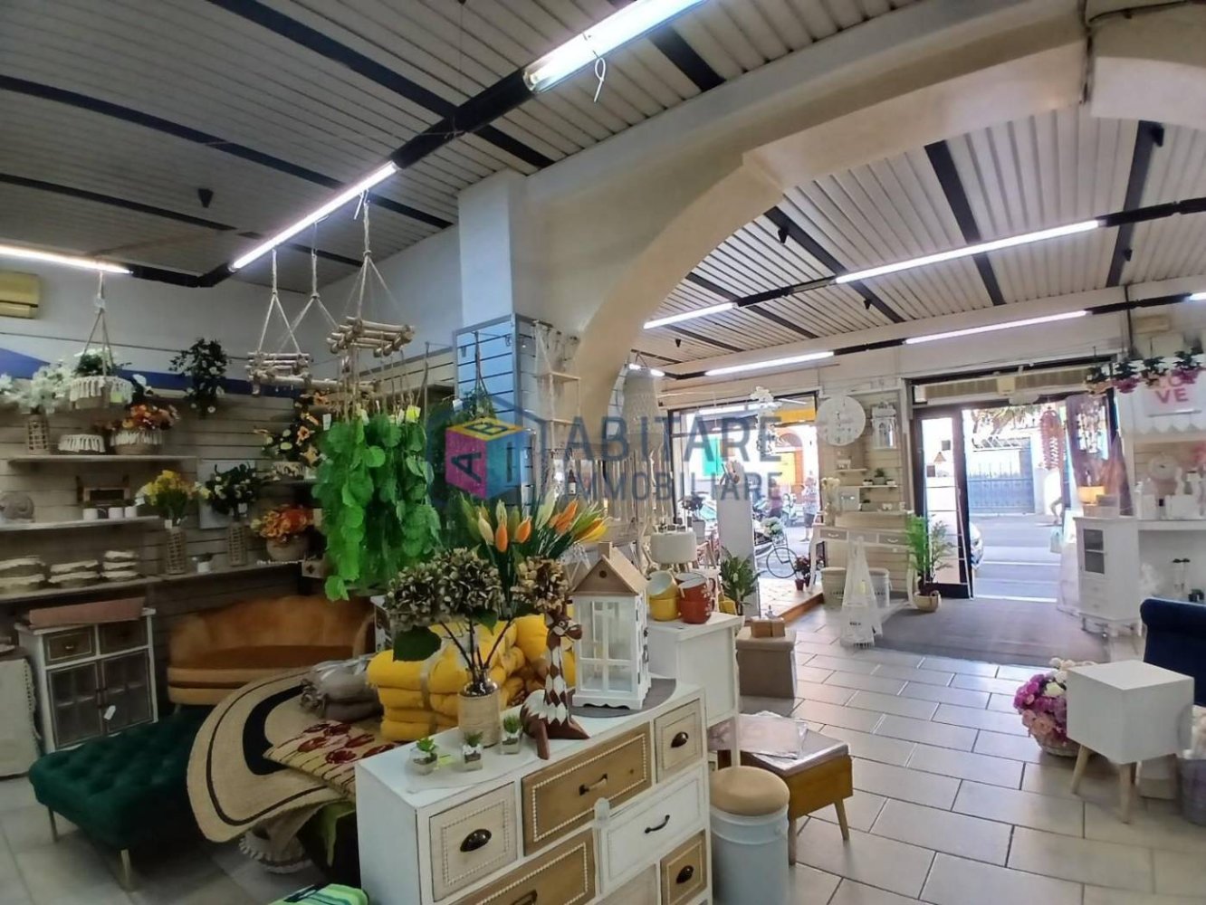 4 rooms Commercial property in Livorno, Italy No. 351309